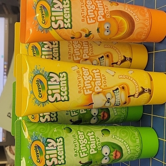 Bundle of 5 Crayola Silly Scents Bathtub Finger Paint Soap Apple Orange Marshmal - Picture 1 of 4